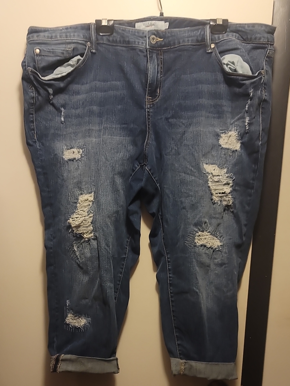 Torrid Distressed Dark Blue Women’s Ripped Jeans Capris